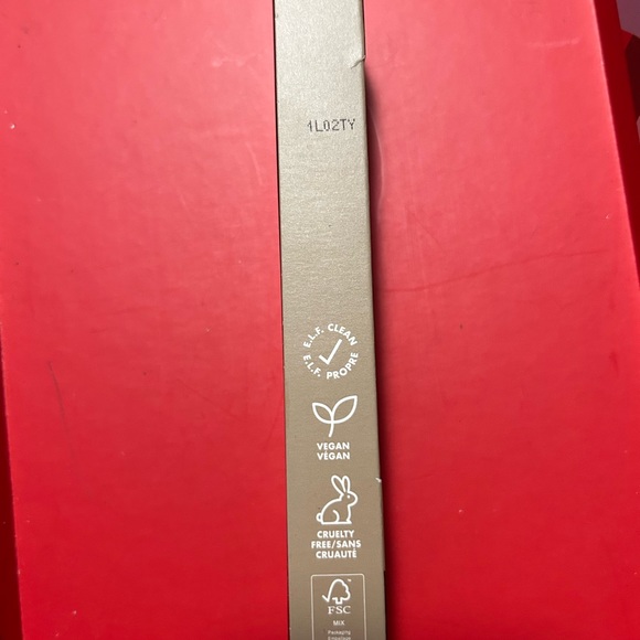 BNIB E.L.F No Budge Matte Eyeshadow Stick in “Thrift Shop” - Picture 4 of 5